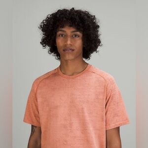 Lululemon Metal Vent Tech Short Sleeve in Disrupted Grid Orange, size Medium